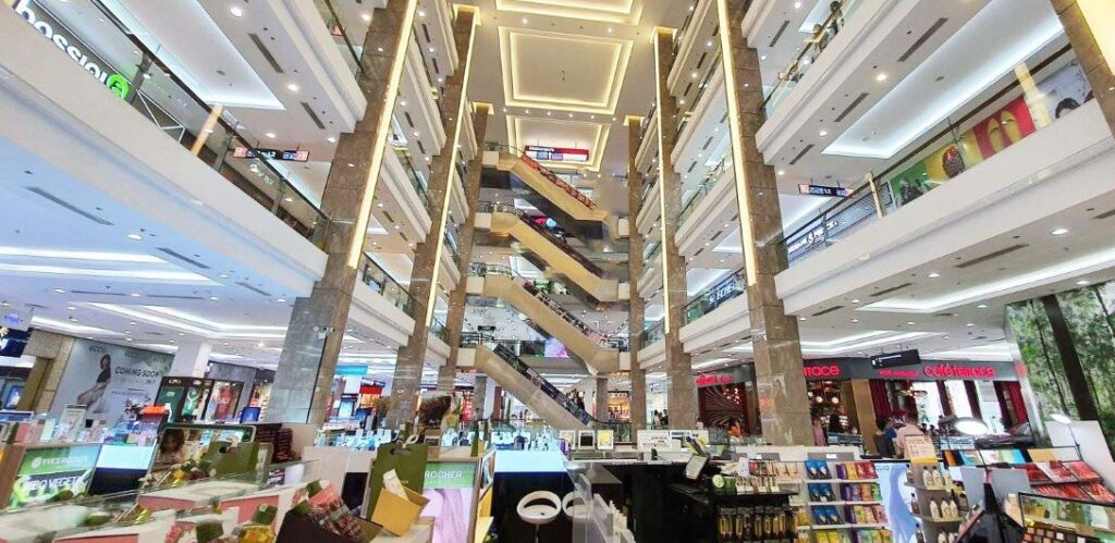 Bên trong Vincom mega mall quận 2