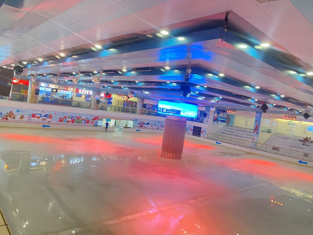 san-truot-bang-vincom-ice-rink-landmark-81-1024x768-1 Sân trượt băng Vincom Ice Rink Landmark 81