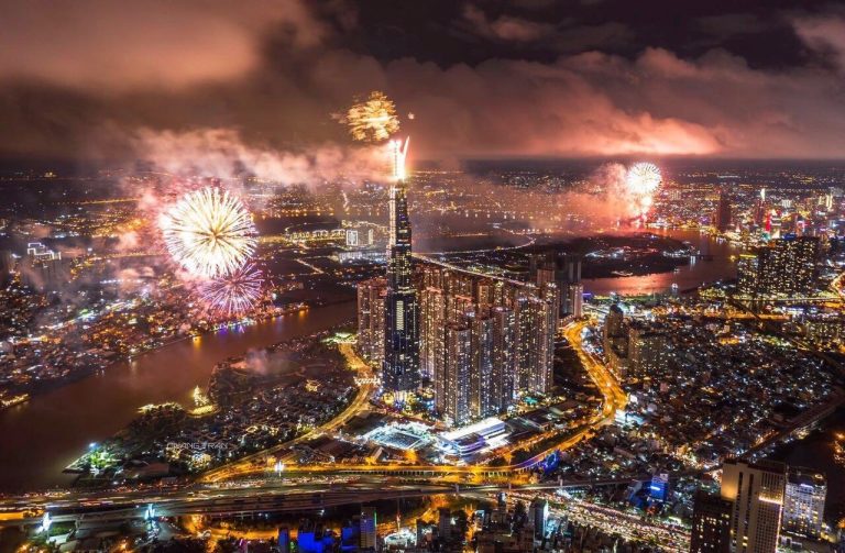 to-chuc-ban-phao-hoa-tai-vinhomes-central-park-768x503-1 Tổ chức bắn pháo hoa tại Vinhomes Central Park