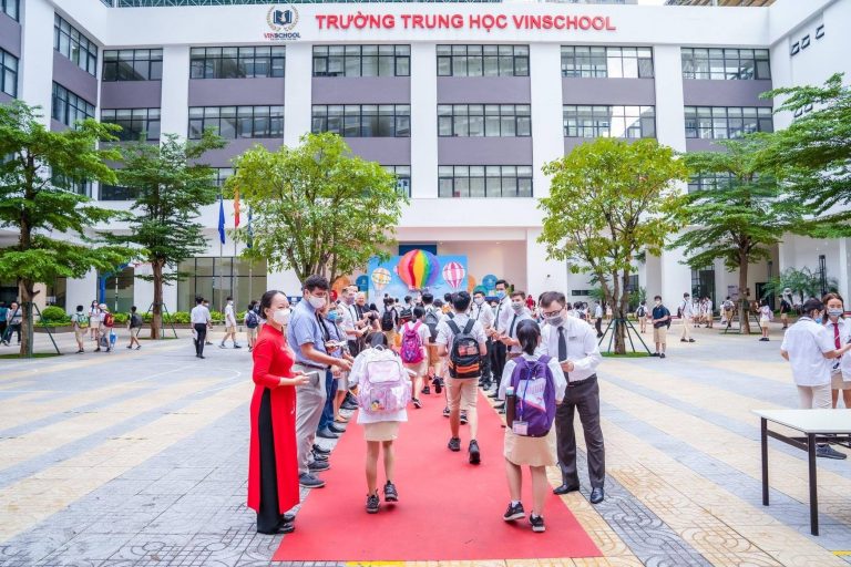truong-vinschool-vinhomes-central-park-don-cac-em-hoc-sinh-768x512-1 Trường VInschool Vinhomes Central Park đón các em học sinh
