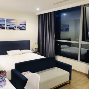 Bán căn hộ 4 phòng ngủ đầy đủ nội thất, view trực diện sông, công viên Landmark 1