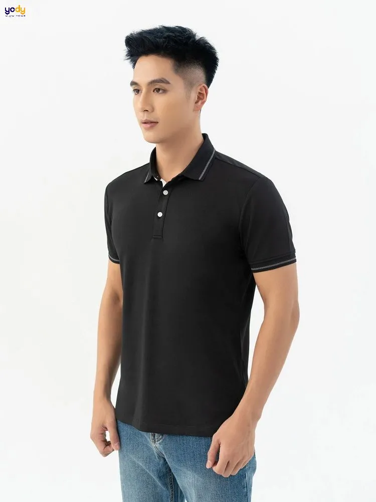 Một chiếc áo vest đen sang trọng, thể hiện sự tự tin và lịch lãm cho người tuổi Mậu Tuất