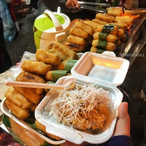 Chuối nếp nướng, rất gần phố đi bộ