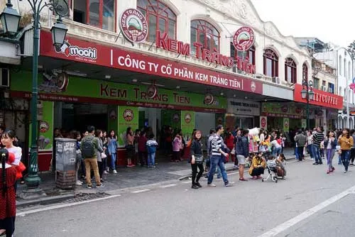 Kem Tràng Tiền, ăn ngon check-in đẹp ngay phố đi bộ Hồ Gươm