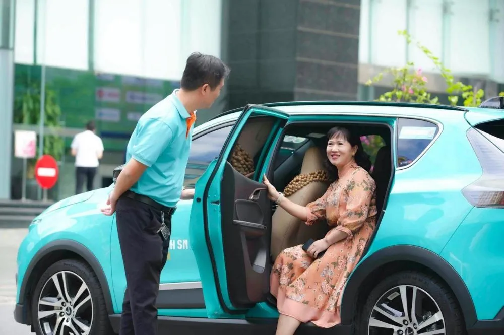 Taxi điện Xanh SM với hệ thống cảnh báo điểm mù hiện đại
