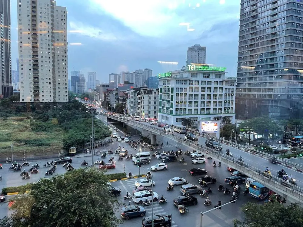 View thành phố nhìn từ quán Crystal Jade Vincom Trần Duy Hưng