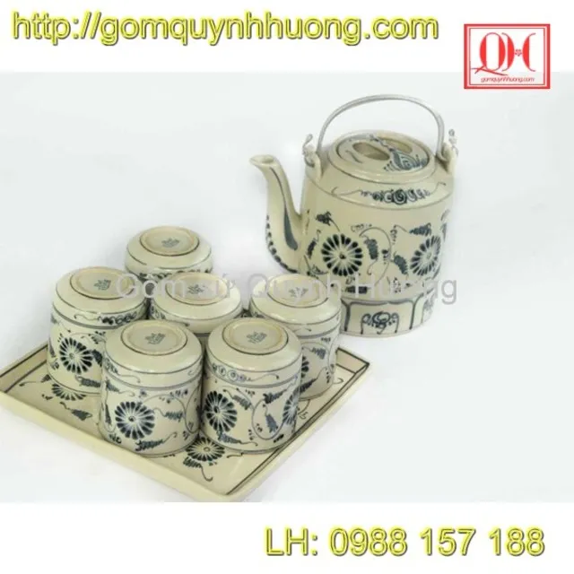 Ấm tích gốm sứ Bát Tràng cho người tuổi Tuất