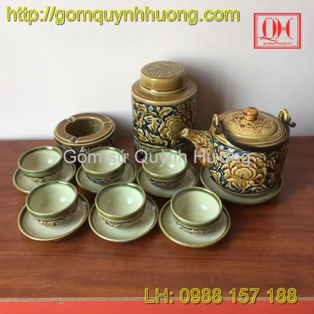 Bộ ấm chè gốm sứ Bát Tràng khắc hoa văn nổi