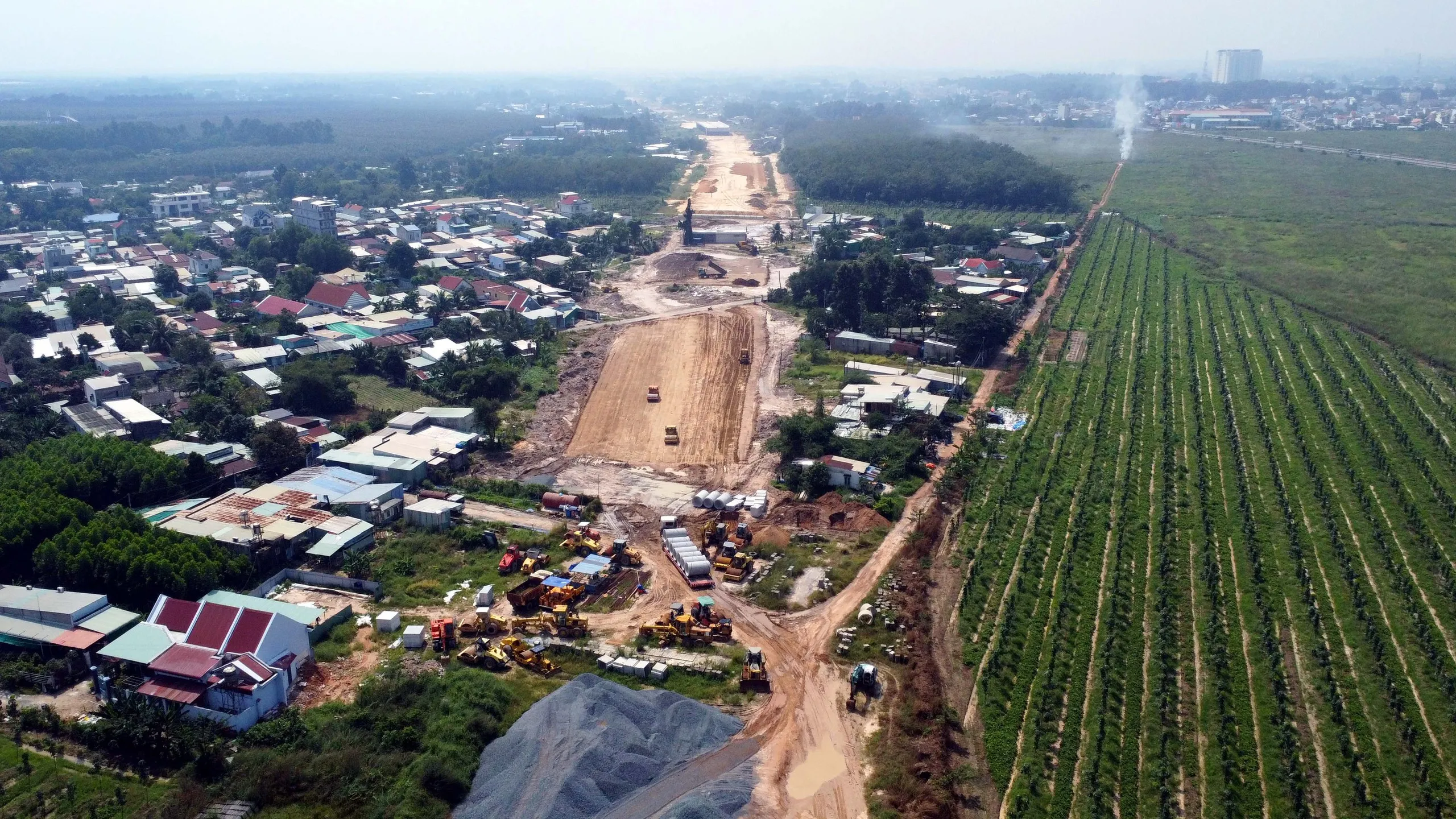 Cầu dân sinh đang được khẩn trương xây dựng sau giải tỏa nhà dân