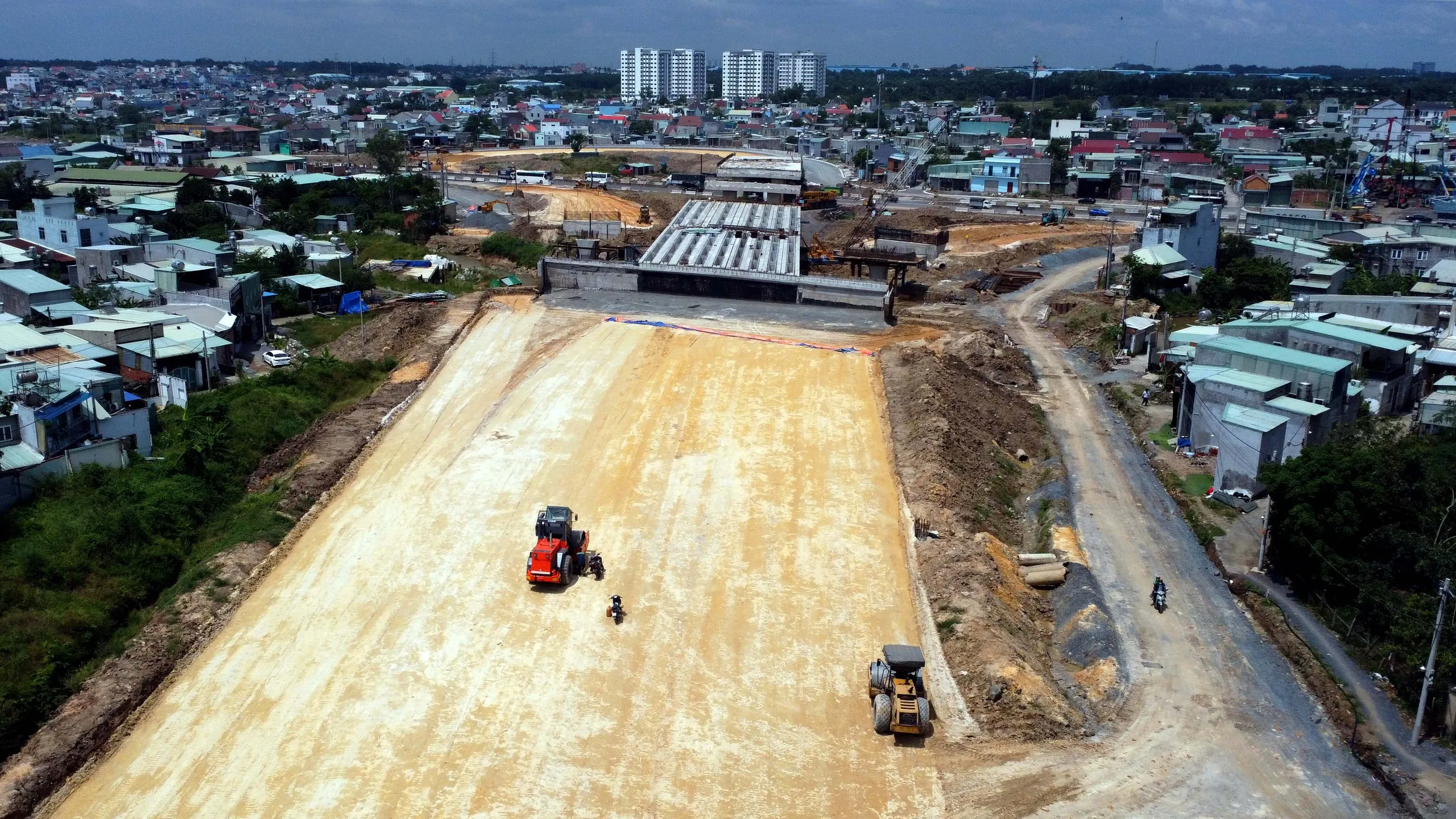 Thi công san lấp mặt bằng và lu nền tại dự án cao tốc Biên Hòa - Vũng Tàu