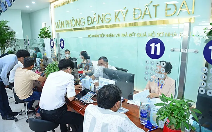 Giấy tờ hành chính liên quan đến đất đai và thủ tục hành chính tại một sở ban ngành