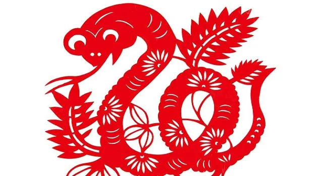 Nữ Quý Tỵ 1953 có tính cách linh hoạt, nhạy bén và có phần bí ẩn