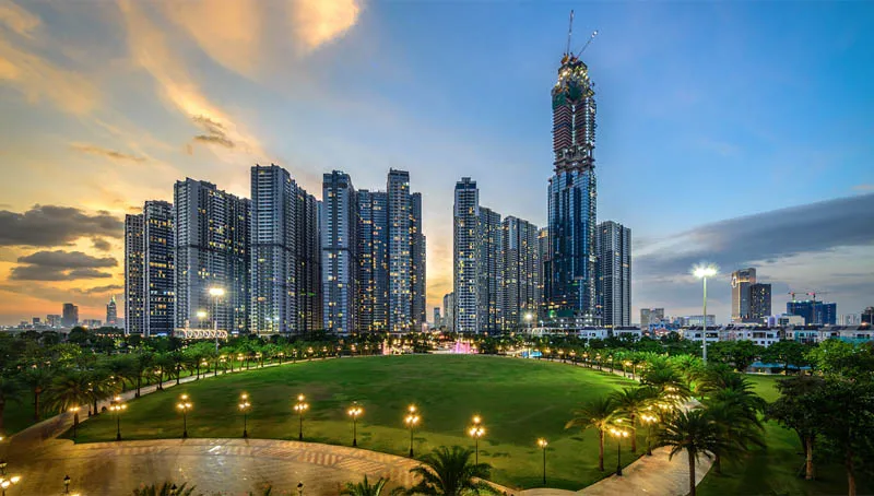 Công viên Vinhomes Central Park với cảnh quan xanh mát và nhiều điểm chụp ảnh đẹp