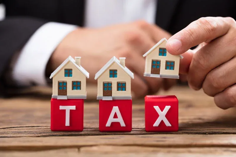 Người dân tìm hiểu về các trường hợp được miễn thuế thu nhập cá nhập khi bán bất động sản